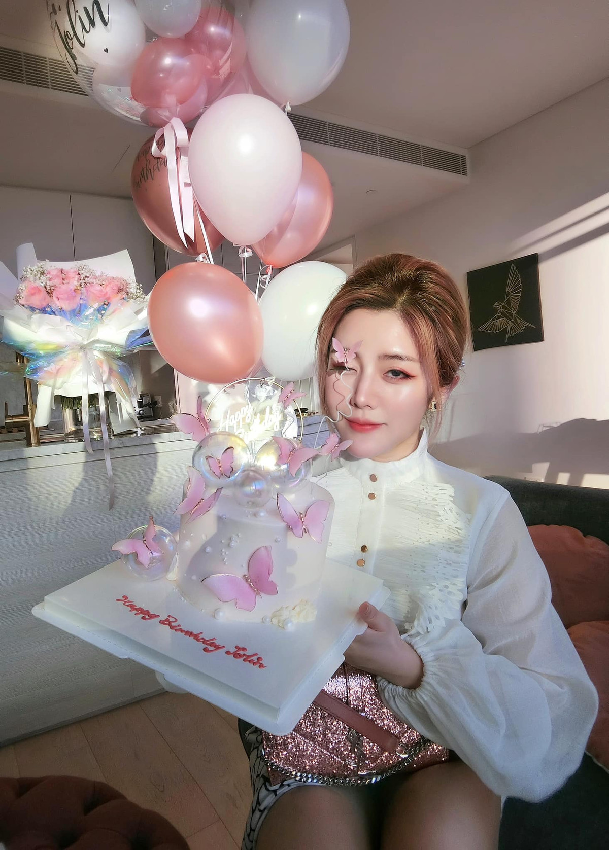 Dù đang sinh sống và làm việc tại Úc nhưng Thoại Liên vẫn nhận về sự quan tâm lớn của cư dân mạng Việt.