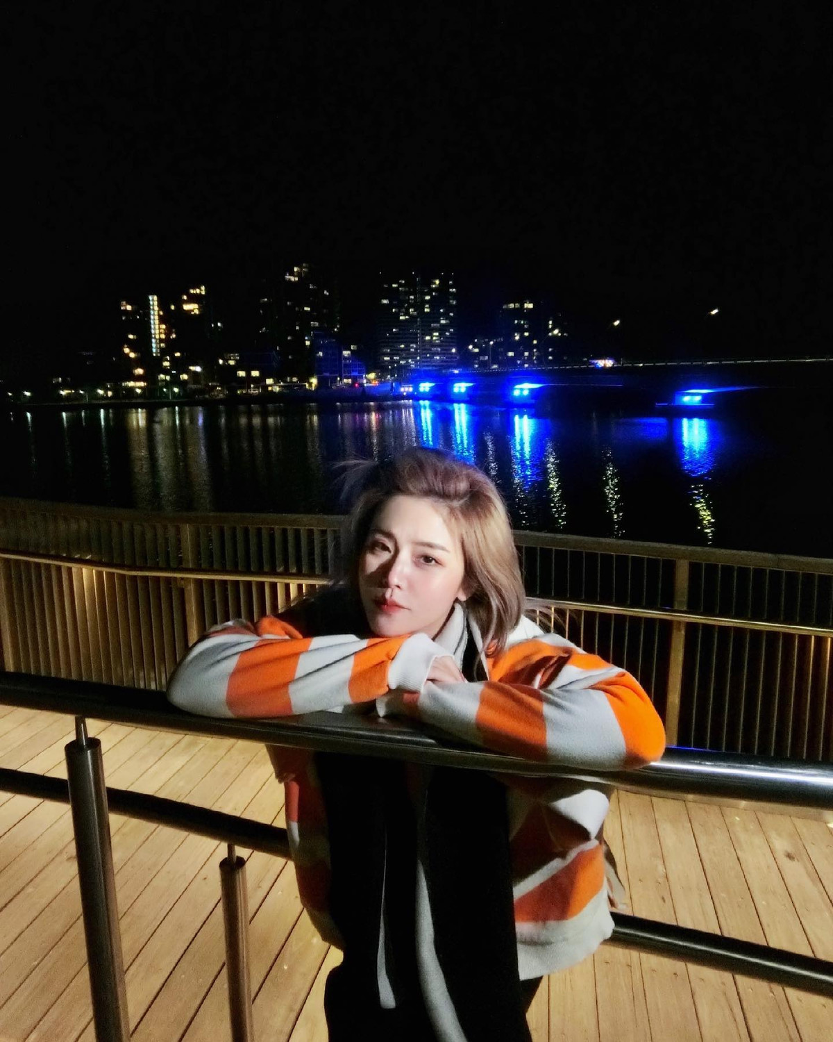 Em gái Ông Cao Thắng gây chú ý với gương mặt trẻ trung, gu ăn mặc thời thượng, đặc biệt nhan sắc cô nàng cực sắc sảo ai nhìn cũng mê.