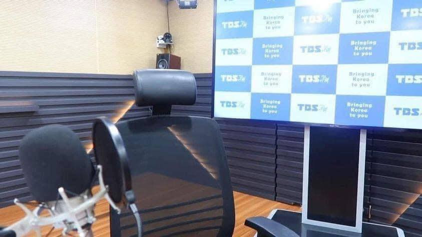 Tuy nhiên, các cô cậu học trò hãy áp dụng trong trường hợp được cho phép, kẻo thầy cô mắng, bạn bè chê cười.