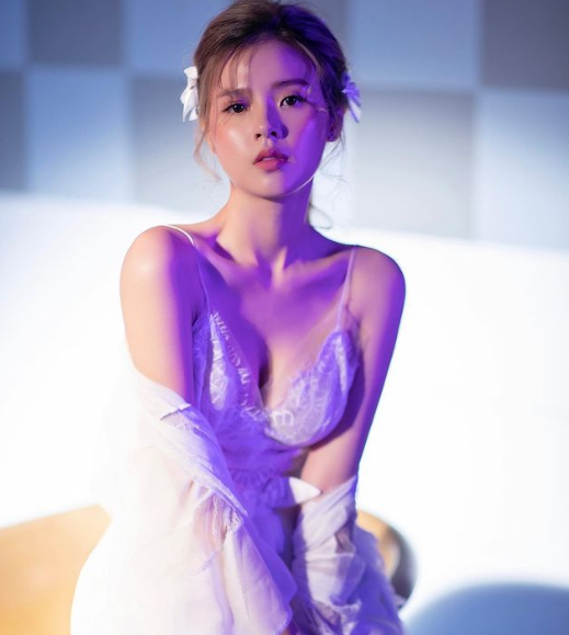 Hiện tại, hot girl Midu đã rút khỏi showbiz và trở thành nữ giảng viên xinh đẹp, tập trung kinh doanh.