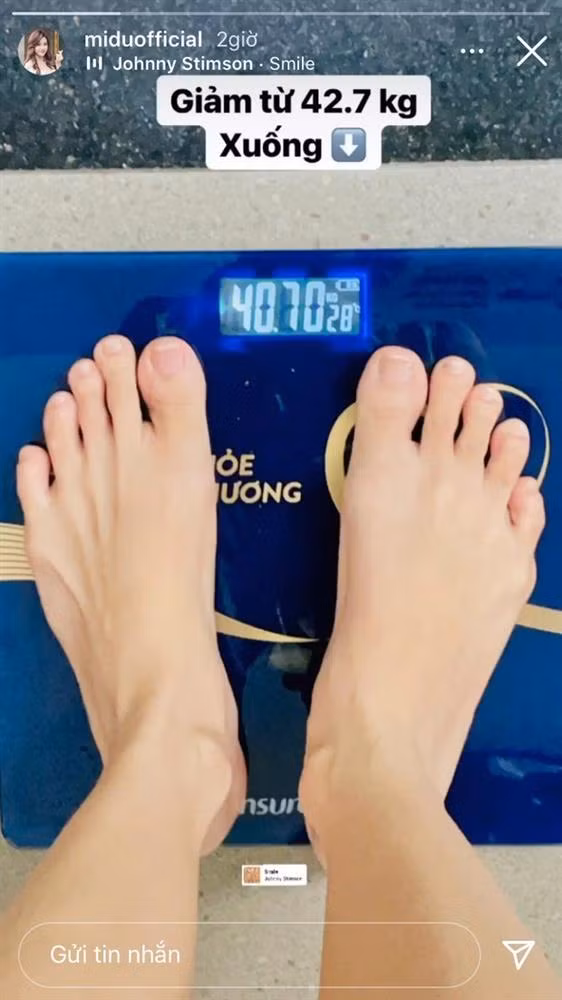 Trong thời gian ở nhà giãn cách xã hội mùa dịch, hot girl đời đầu từng khiến cư dân mạng hoang mang một phen khi khoe cân nặng vỏn vẹn 40,10kg. Midu cho biết trong thời gian này cô đã bị sút cân.