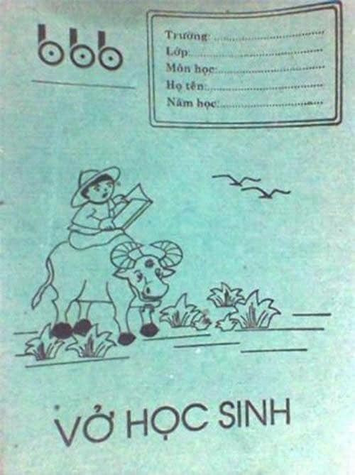 Vở học sinh ngày xưa là những cuốn vở Bãi Bằng bìa mỏng màu xanh hoặc màu vàng nâu. Phía trong là những hàng kẻ ngang có khi bị lỗi thì cũng hơi lệch ở đôi dòng.