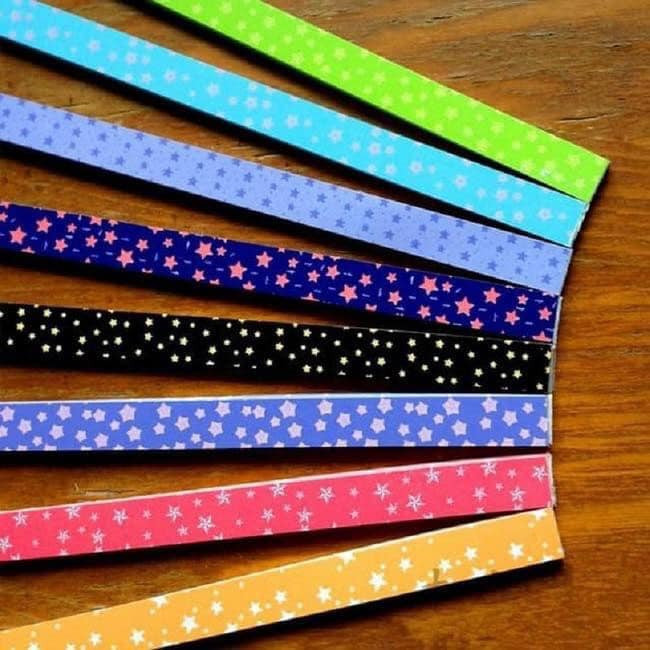 Có ai dành cả tuổi thanh xuân để gấp sao không? Đây là điều ước nhỏ nhoi mà mọi cô bé thời đó đều gửi gắm vào những hũ sao đủ màu sắc.