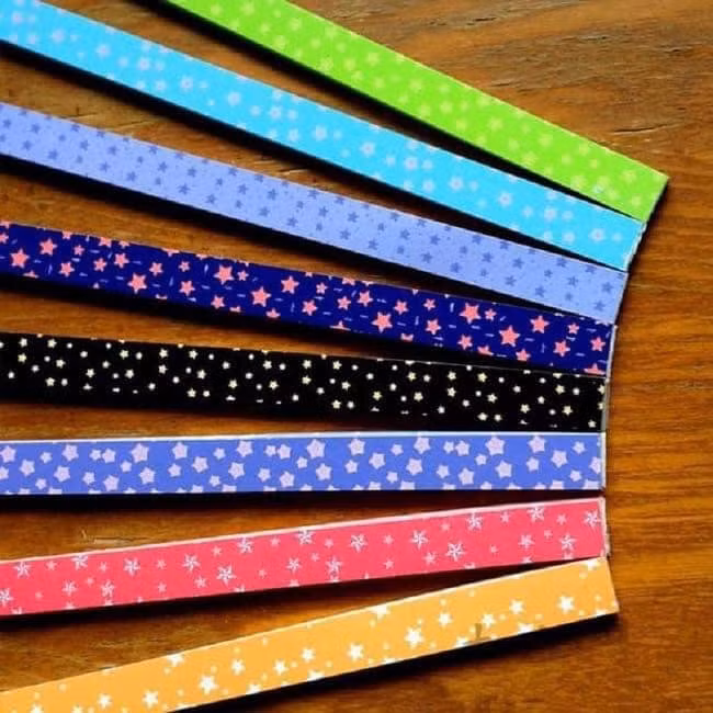 Có ai dành cả tuổi thanh xuân để gấp sao không? Đây là điều ước nhỏ nhoi mà mọi cô bé thời đó đều gửi gắm vào những hũ sao đủ màu sắc.