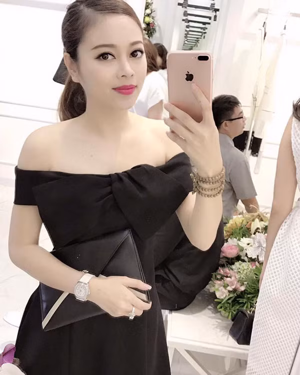 Những chia sẻ của Hằng Túi đang khiến cộng đồng mạng xôn xao không ngừng.