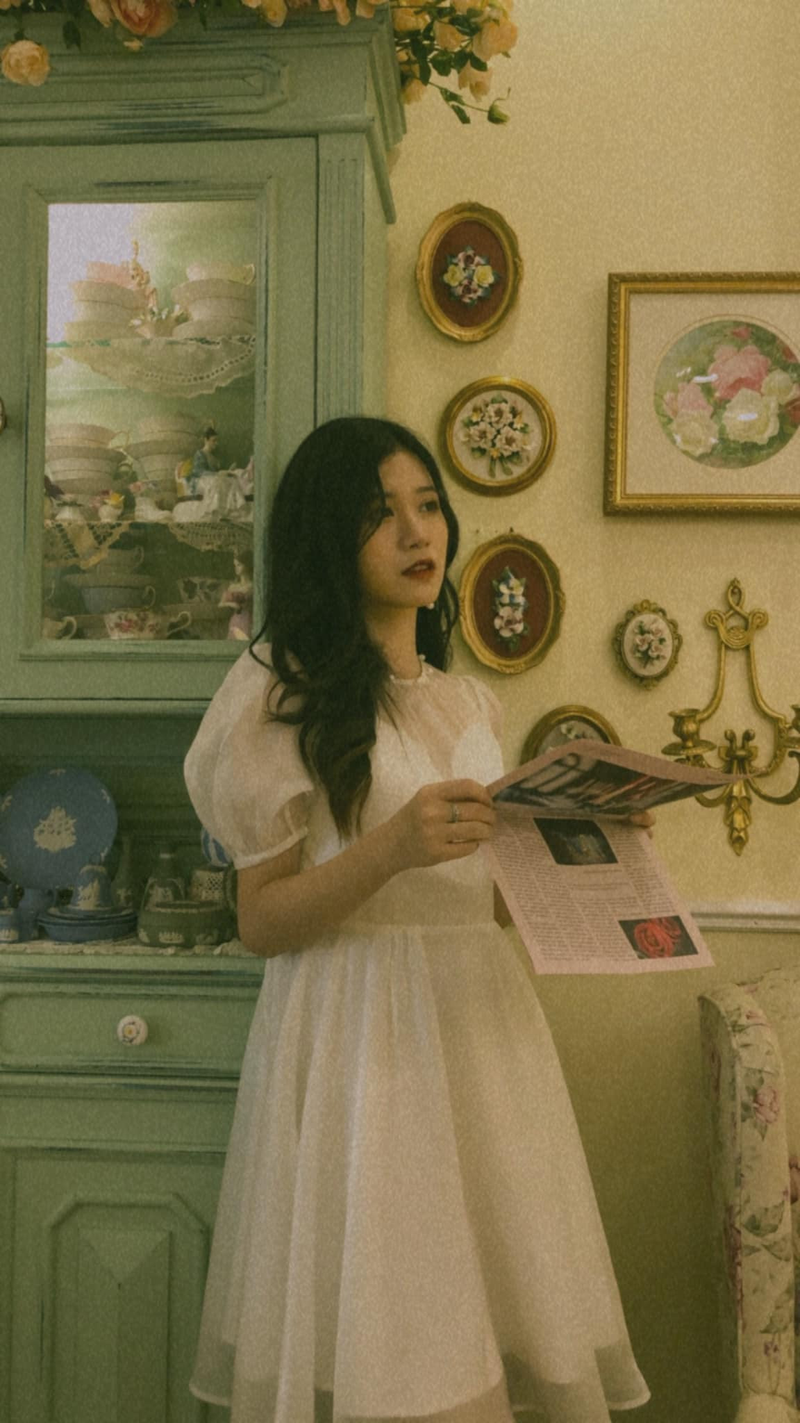 Lâm Khánh Chi hiện đang là sinh viên năm cuối chuyên ngành Kiểm toán CLC tại Đại học Kinh tế Quốc dân. Cô nàng là Á khôi 2 Sinh viên thanh lịch trường Đại học Kinh tế quốc dân 2019.