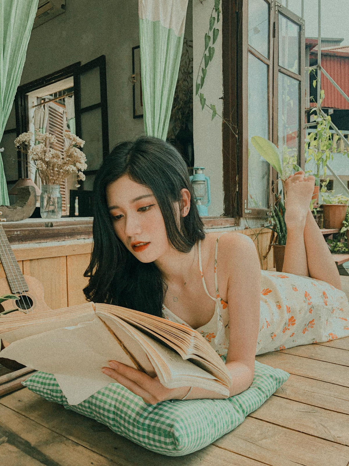 Bên cạnh việc học tập, Á khôi Đại học Kinh tế quốc dân còn tham gia rất nhiều các hoạt động ngoại khóa từ cấp 3 đến đại học.