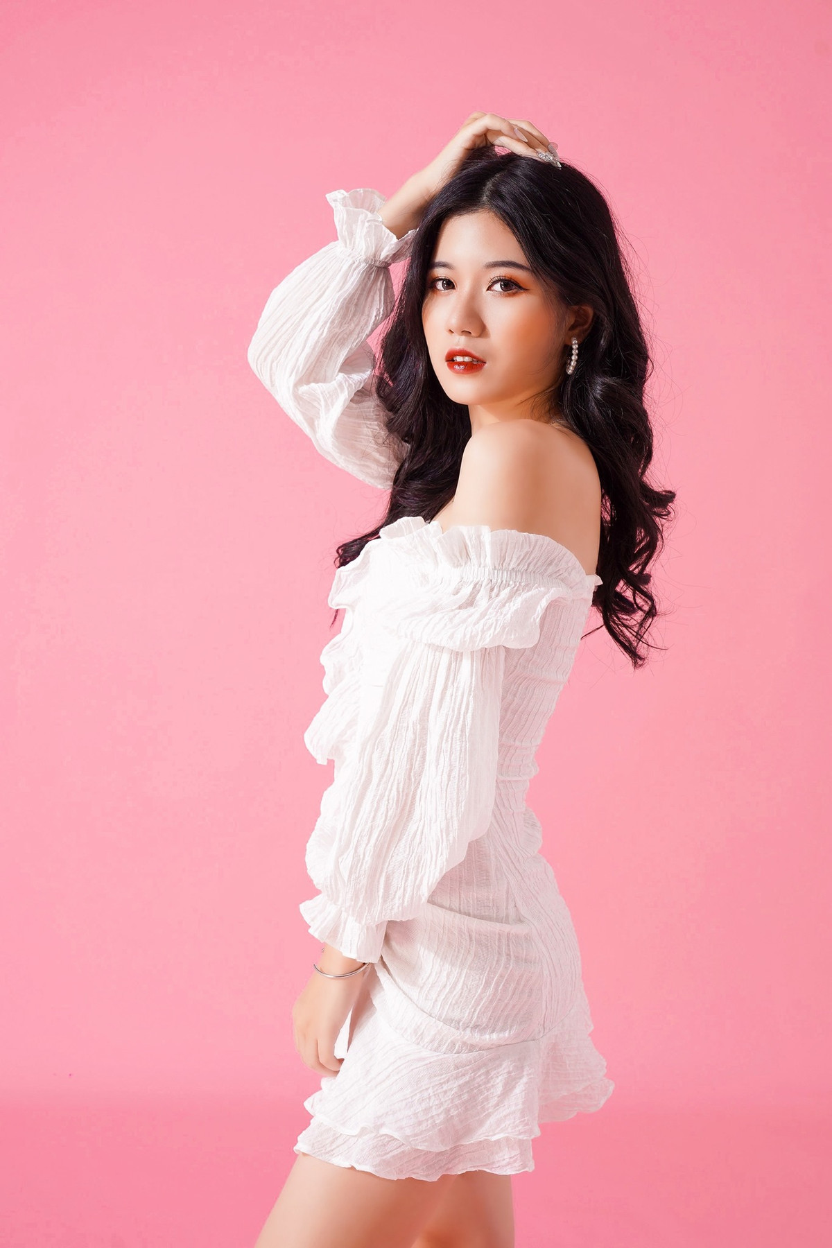 Lâm Khánh Chi là Á khôi trường Đại học Kinh tế quốc dân, cô nàng sinh năm 2000, sống tại Hà Nội.