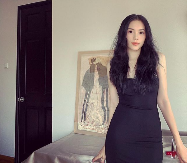 Không cần tới sự hỗ trợ của phấn nền, kem che khuyết điểm, mặt mộc hot girl Linh Rin vẫn xứng đáng điểm 10 tuyệt đối. Ảnh: Tổng hợp