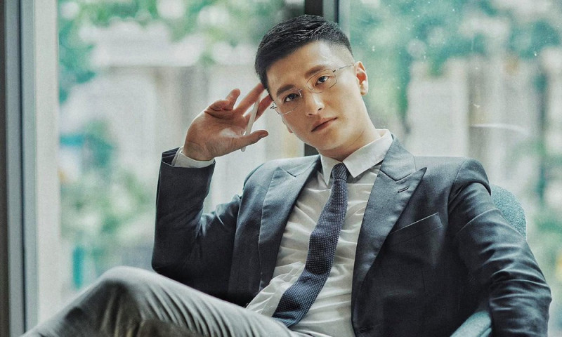 Trước thông tin này, Huỳnh Anh đã xác nhận có vay nợ của anh M.Q 200 triệu đồng. Tuy nhiên nam diễn viên không hề có ý quỵt tiền mà do đang gặp khó khăn nên chưa thể thanh toán đúng thời hạn.