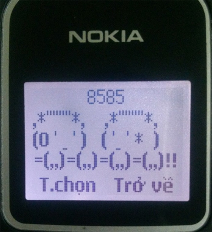 Thế hệ 8X, 9X, chắc hẳn ai cũng đã từng trải qua những cuộc trò chuyện thâu đêm suốt sáng, đọc tin nhắn điện thoại với đầy đủ các cung bậc cảm xúc liên quan đến chiếc điện thoại này.