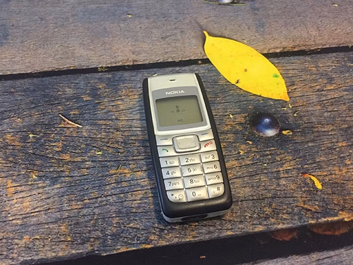 Đối với thế hệ 8X, 9X ngày xưa, điện thoại "cục gạch" là một vật vô cùng quý giá, thậm chí có thể coi là xa xỉ, phải có điều kiện lắm mới được bố mẹ sắm cho một cái.