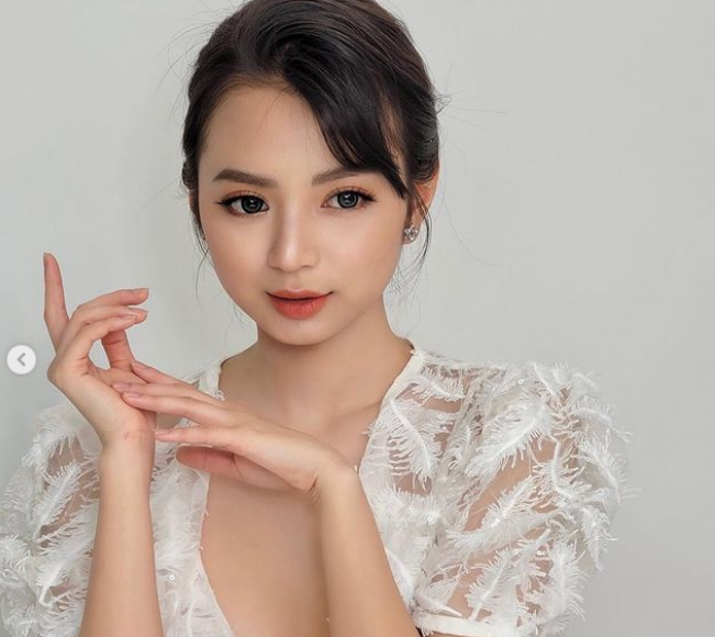 Nhiều shoot hình mà Kim Chi đăng tải luôn nhận về phản hồi cực tốt, đặc biệt là thần thái của cô gái này ai nhìn cũng mê mẩn.