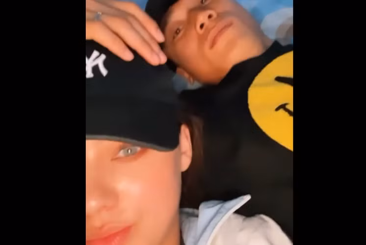 Dianka Zakhidova sinh năm 2000, hiện sống và làm việc tại TP HCM. Giữa tháng 7, cô về lại Ukraine để thăm gia đình và tránh dịch.