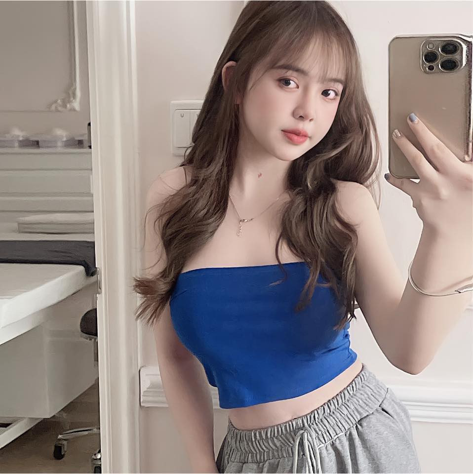 Đáp trả lại lời xét nét của cư dân mạng, Huyền Châu cho biết cô đã lớn hơn, cần thay đổi để phù hợp với công việc hiện tại.