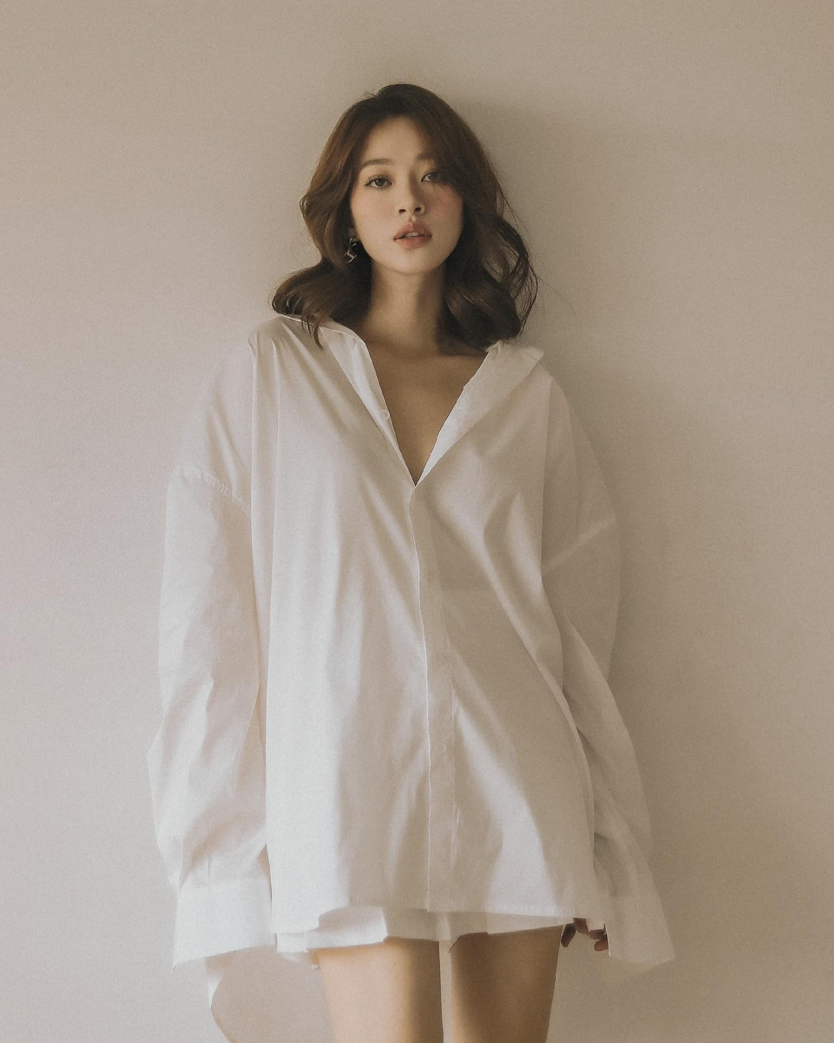 Nhờ gương mặt hack tuổi cùng nụ cười rạng rỡ, cô nàng này từng được định hình với style kẹo ngọt trong một thời gian dài.