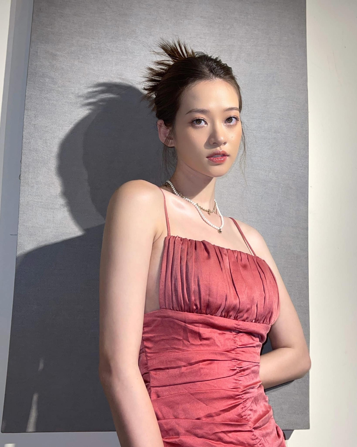 Hot girl Trương Hoàng Mai Anh, một gương mặt không hề xa lạ gì với những cư dân mạng. Gái xinh sinh năm 1993 này cũng là một người mẫu lookbook khá có tiếng trên đất Hà thành.