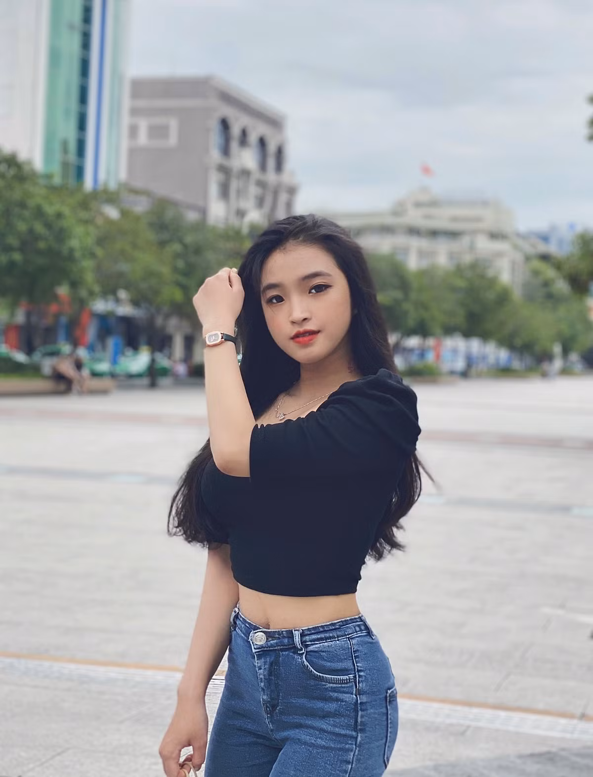 Tiết lộ bí quyết có body siêu thực, hot girl cho hay, cô thường xuyên đến phòng tập nhảy dance cũng như kết hợp chế độ ăn uống nghiêm ngặt.