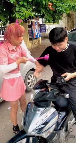 Năm 2019, anh chàng từng gây chú ý khi giả gái tham dự Top Model Online.