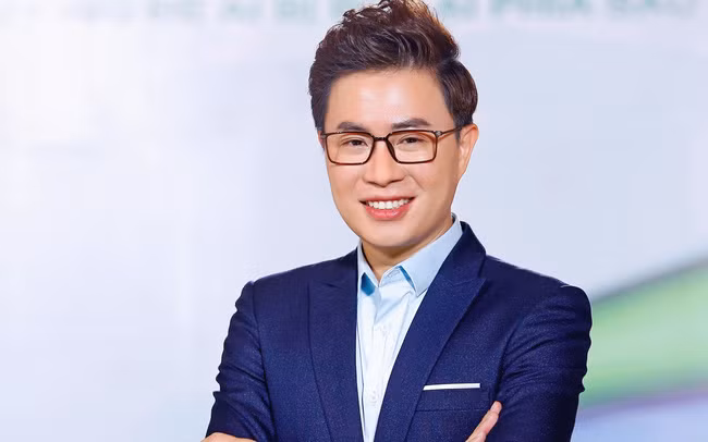 Theo đó, MC Trịnh Lê Anh viết: "Khai giảng online, khi sinh viên buồn! Em không cần xin lỗi vì quyền của em là được phép nghỉ trong quỹ 20% thời lượng cho phép! Nhưng nghỉ học có làm em đỡ buồn hơn không, là điều các em cần cân nhắc và phải mạnh mẽ hơn, nhé!".