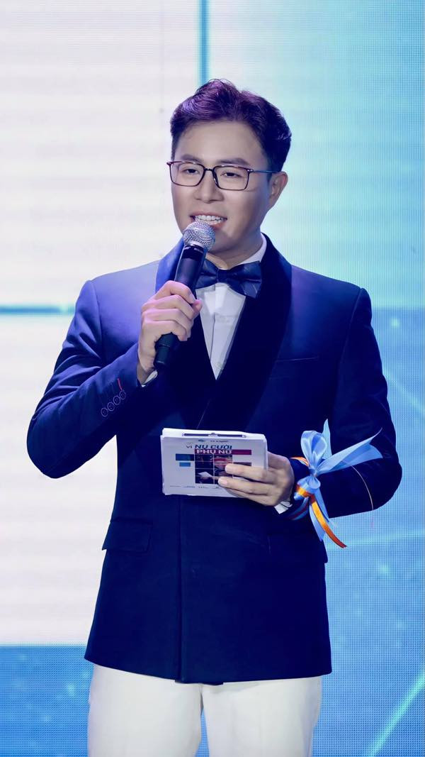 MC Lê Anh mỉa mai học sinh lộ học vấn khủng MC Le Anh mia mai hoc sinh lo hoc van khung