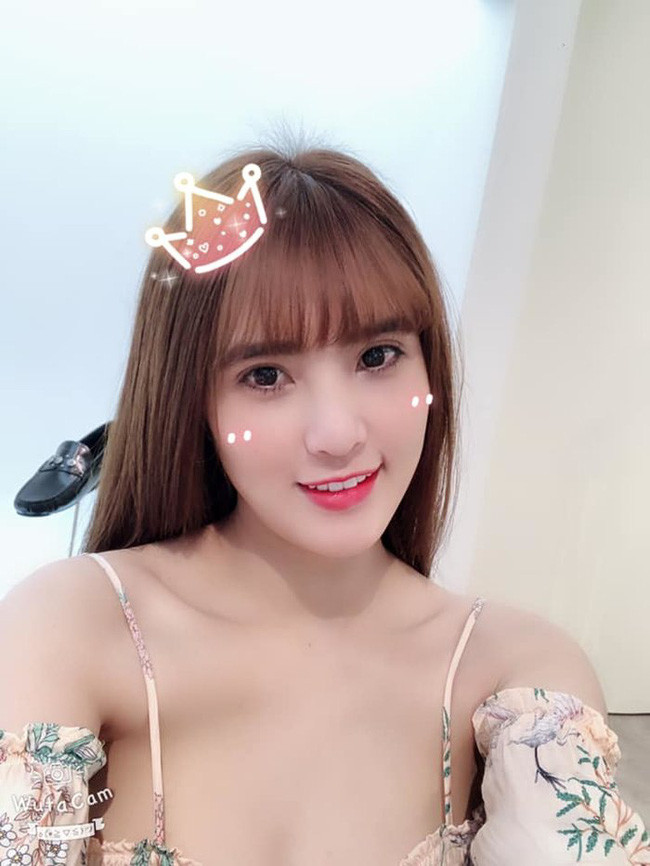 Khánh Chi từng kết hôn vào 2014 nhưng cả hai đã chia tay nhau trong im lặng sau một thời gian sống chung.