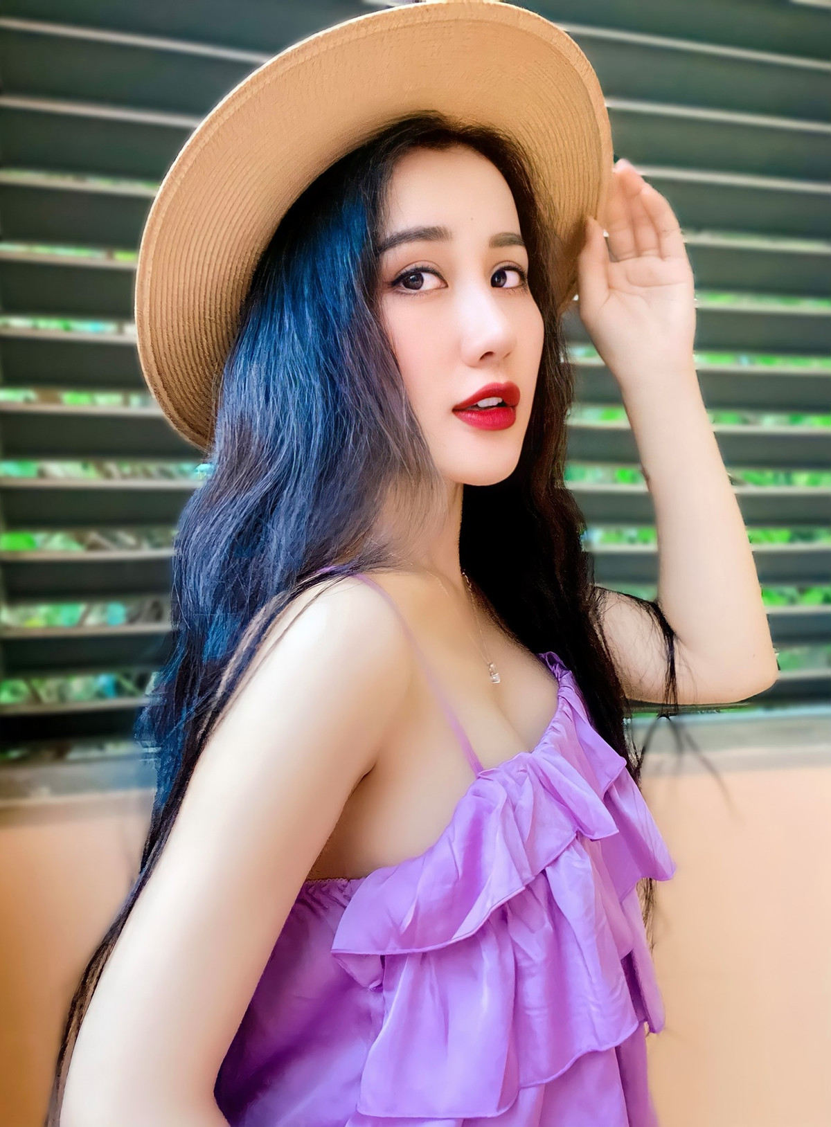 Không chỉ sở hữu gương mặt đẹp với các đường nét thanh tú, hot girl Anh Phương còn "đốn tim" netizen bởi thân hình vòng nào ra vòng đấy vô cùng hấp dẫn.