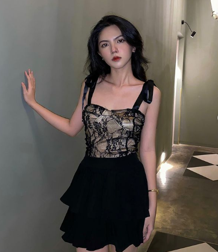 Gần đây Khanh được biết tới rộng hơn trên mạng xã hội nhờ một số fans chia sẻ ảnh của cô trên các diễn đàn trai xinh gái đẹp.