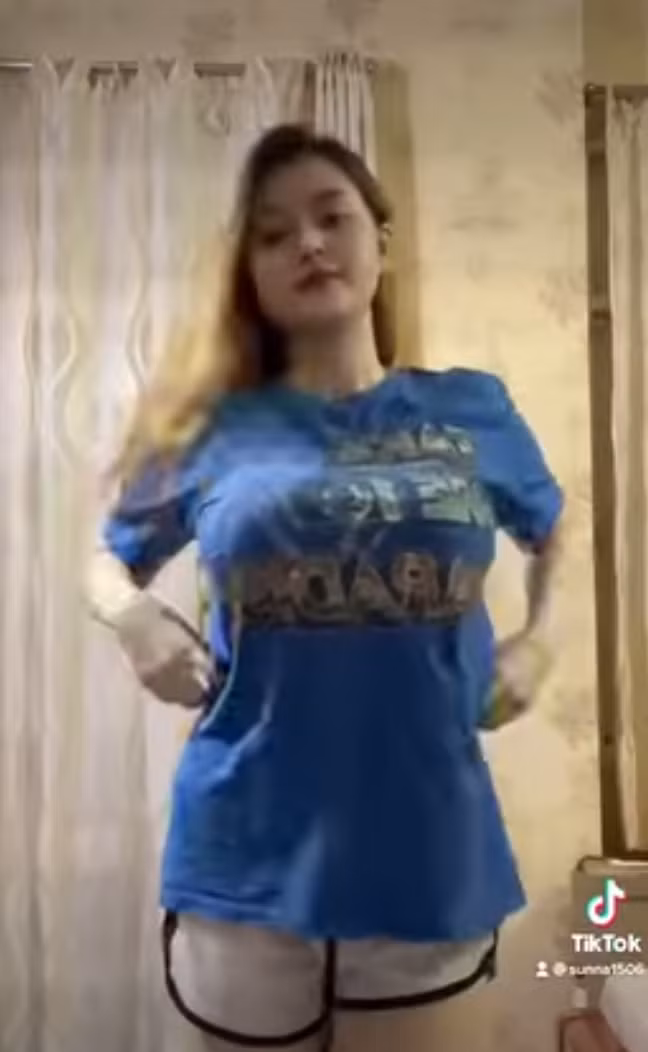 Cư dân mạng đã bình luận rất nhiều về video này, trong đó vóc dáng của cô nàng lại là chủ đề được bàn tán nhiều nhất.