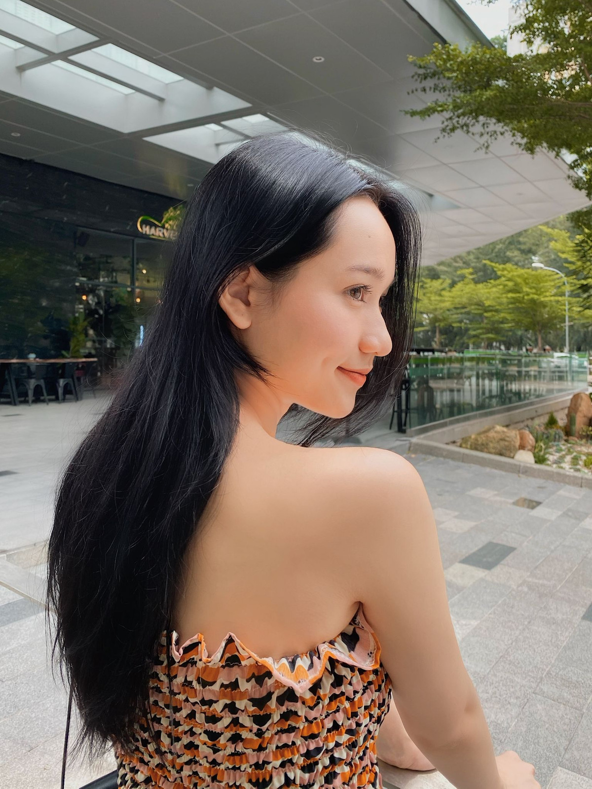 Phong cách đời thường năng động nhưng cũng không kém phần quyến rũ của Trúc Anh kể từ sau vai diễn Hà Lan.