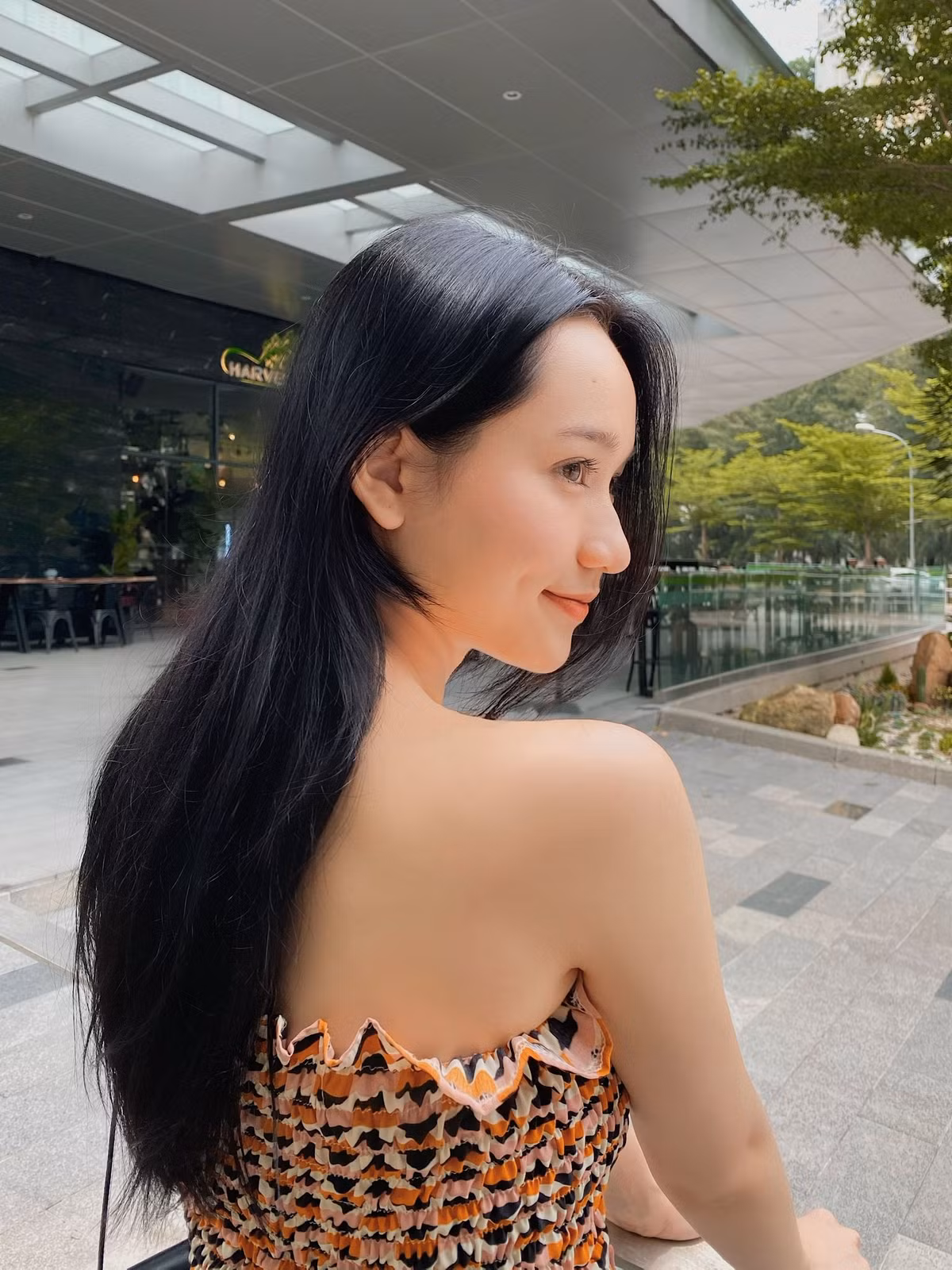 Phong cách đời thường năng động nhưng cũng không kém phần quyến rũ của Trúc Anh kể từ sau vai diễn Hà Lan.