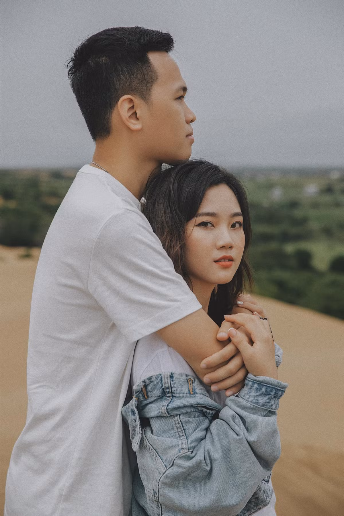 Được biết, cô nàng là Phùng Mỹ Hằng, sinh năm 1991, là cựu học sinh của trường THPT Tuyên Quang.