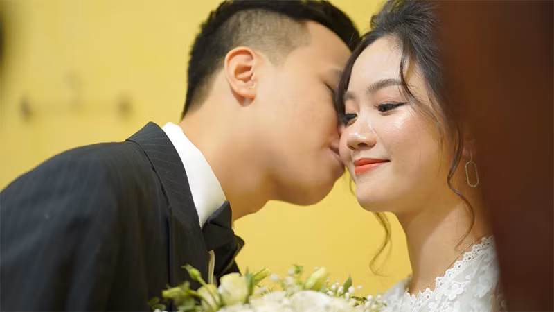 Vào năm ngoái, Chim Sẻ Đi Nắng đã tổ chức đám cưới với "nửa kia" của mình tại Hà Nội.