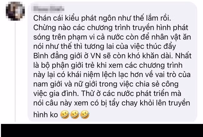 Dưới bài đăng, lập tức xuất hiện rất nhiều bình luận thể hiện sự "phẫn nộ" của chị em phụ nữ về câu nói của Shark Phú. Phần lớn đều cho rằng không nên có những phát ngôn về bình đẳng giới như trên lên sóng truyền hình.
