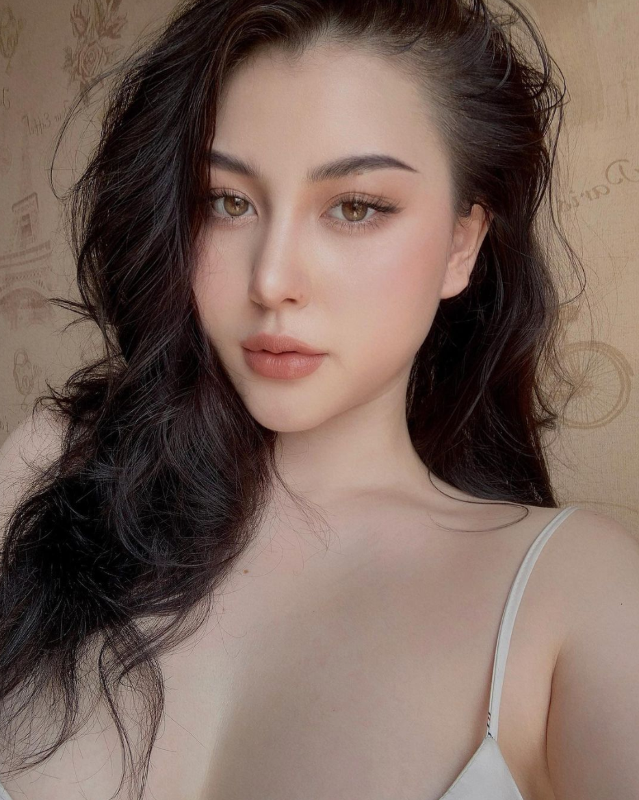 Thời gian qua, Nhật Anh liên tiếp vướng vào không ít lùm xùm vô cớ khiến gái xinh trở thành nhân vật gây tranh cãi.