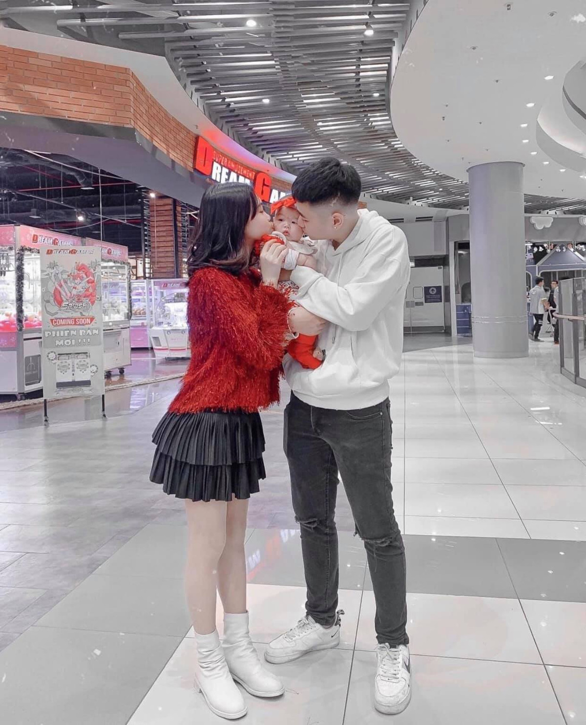 Nhan sắc của Chi Bé cũng thay đổi đáng kể từ khi lập gia đình. Ảnh: Tổng hợp