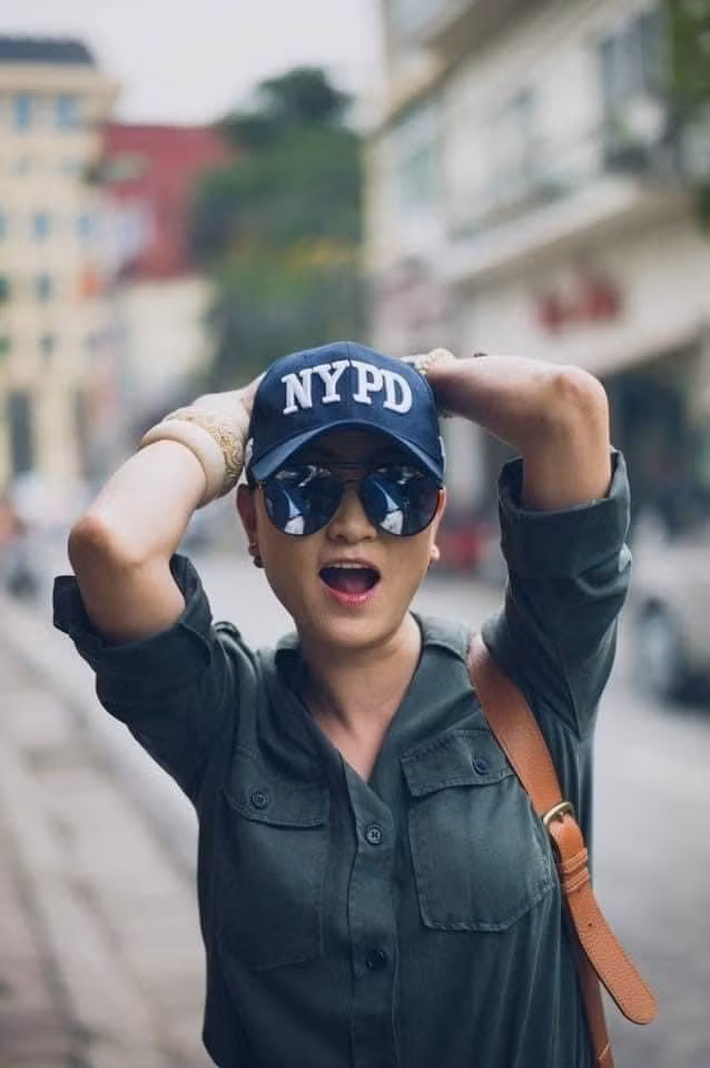 Nối nghiệp cha theo nghề giáo, cô Văn Thuỳ Dương đã có hàng chục năm đứng lớp, đào tạo nhiều lứa học trò trước khi giữ chức vụ Phó Hiệu trưởng tại ngôi trường do cha thành lập.