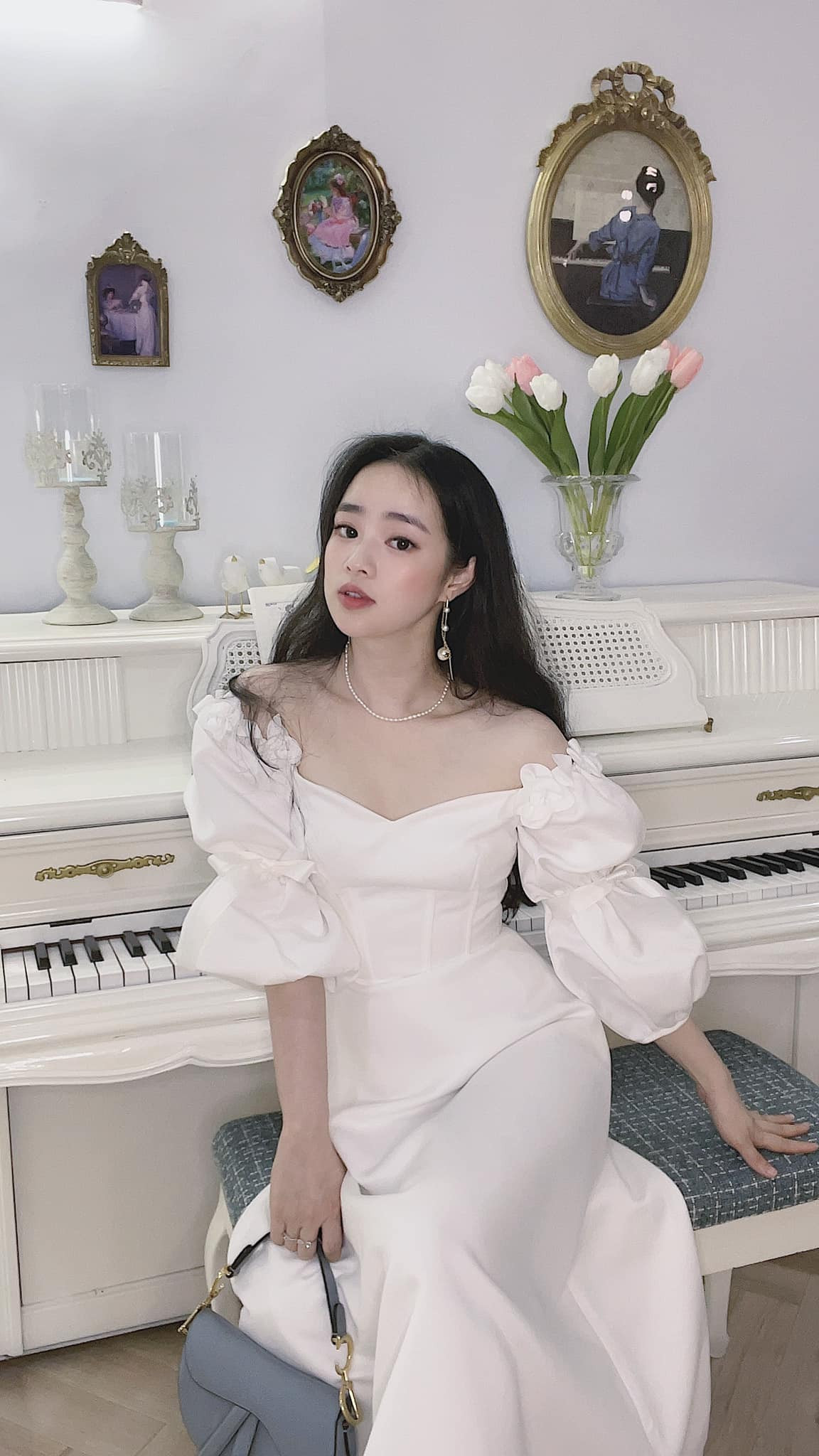 Nhiều người theo dõi gia đình từ lâu bày tỏ sự ngưỡng mộ, thán phục bởi sự nỗ lực, phấn đấu của 2 vợ chồng Thúy Hằng để có được hạnh phúc viên mãn hiện tại.