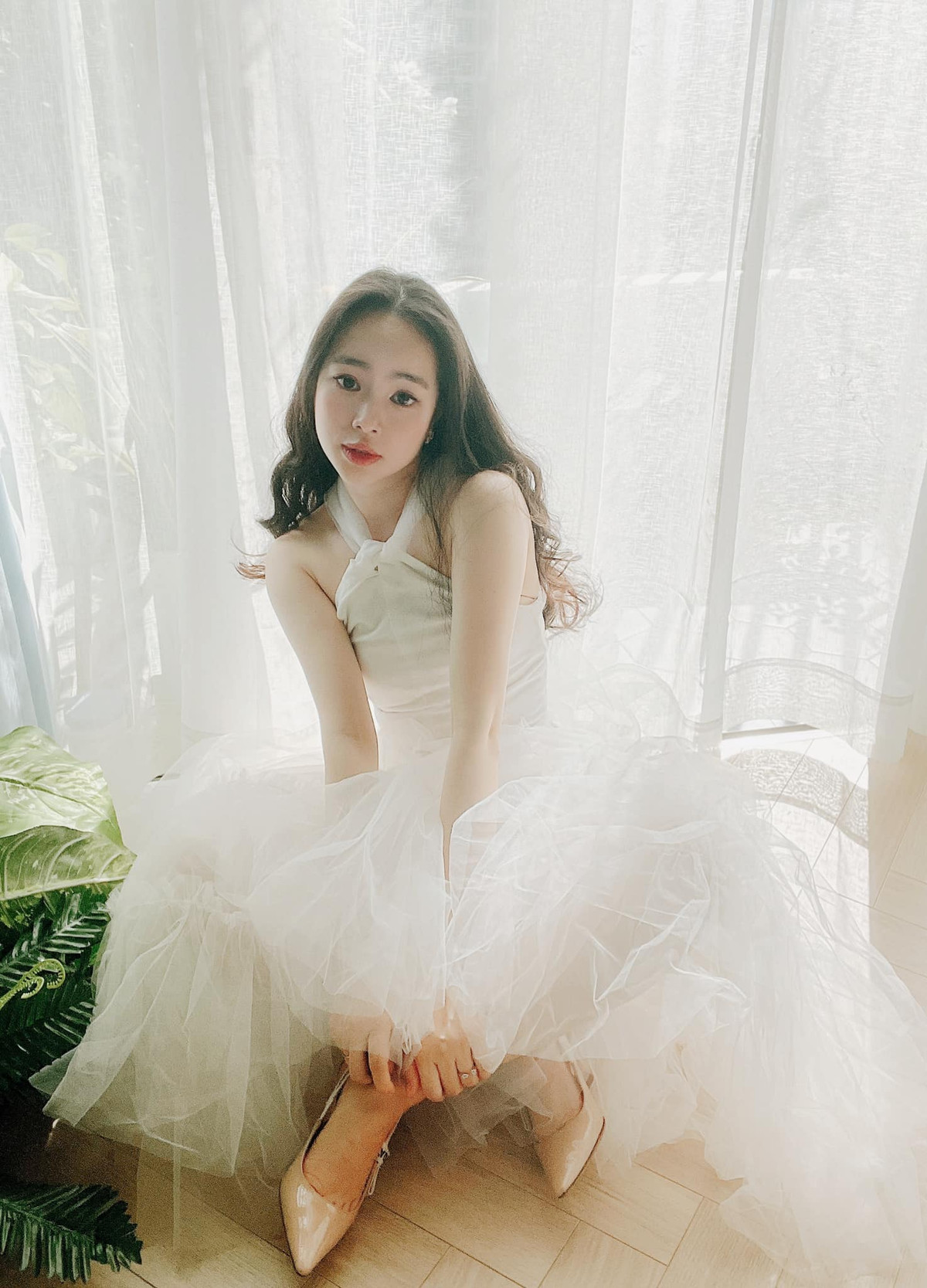 Không chỉ trẻ trung hack tuổi, ở Thúy Hằng toát lên vẻ thanh thoát như một nàng tiểu thư còn đang chờ hoàng tử chứ không phải một bà mẹ đã có 3 con. Ảnh: FBNV