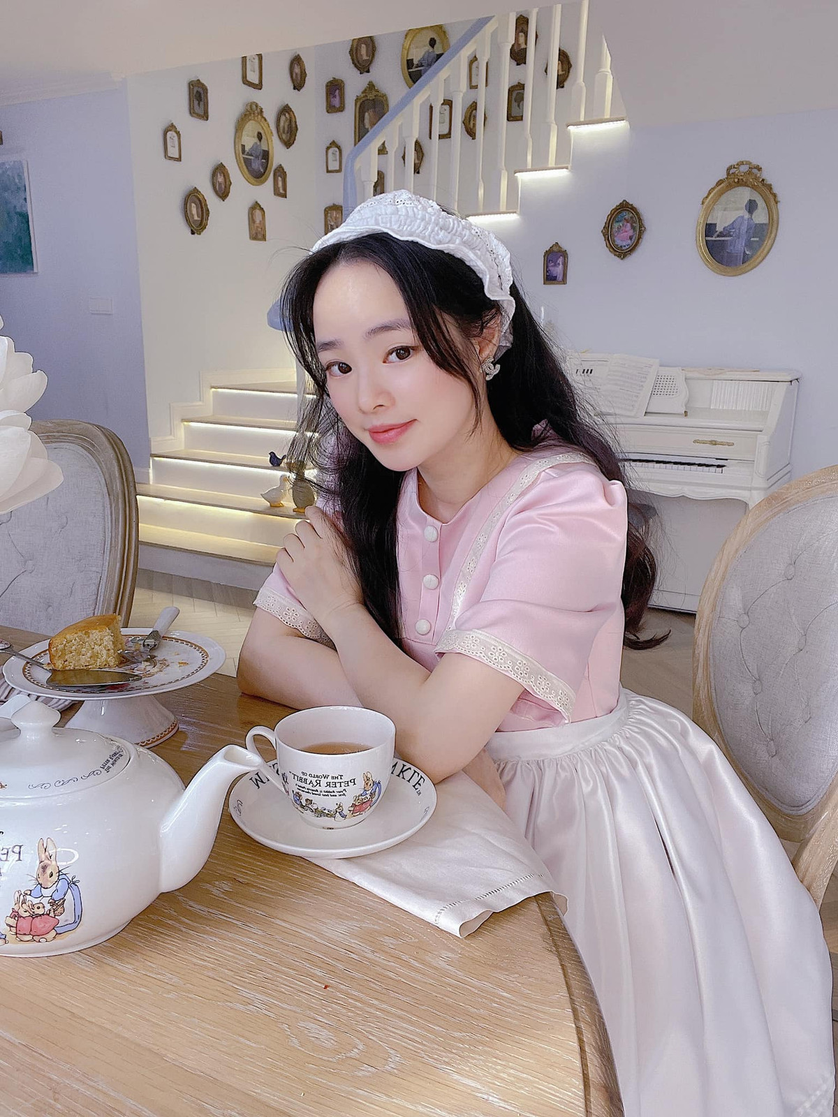 Hình ảnh gia đình của Thúy Hằng đăng tải trên MXH đã thu hút sự chú ý của rất nhiều người. Chồng thành công, vợ hạnh phúc, các con xinh đẹp, đáng yêu.