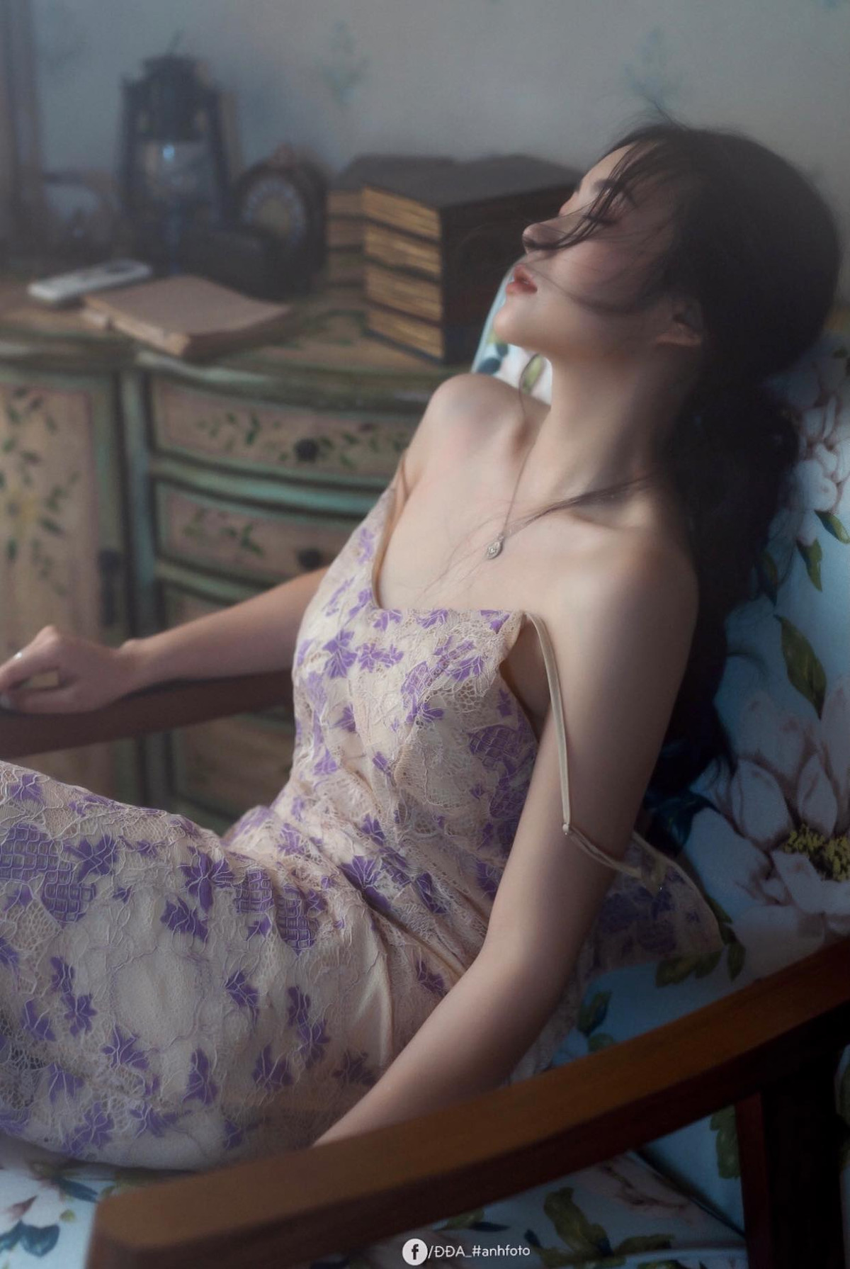 Những hình ảnh mà Tiêu Hạ đăng tải lên trang cá nhân trông cô nàng không khác gì "nàng thơ" bởi nó chứa đựng nhiều cảm xúc và ấn tượng, truyền tải được nhiều thứ giống với nick name mà cô nàng lựa chọn dành cho mình.