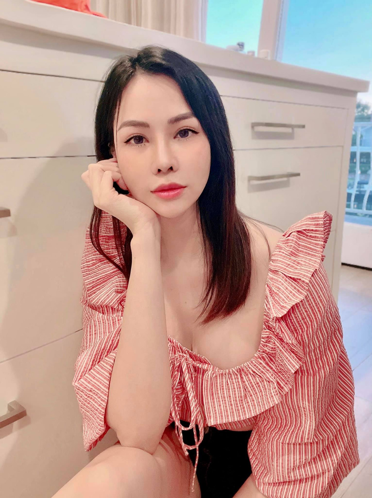 Được biết đến là con dâu tỷ phú Hoàng Kiều, Đào Lan Phương không phụ sự mong đợi của netizen khi thường xuyên cập nhật hình ảnh trên trang cá nhân hết sức sang chảnh, xinh đẹp.