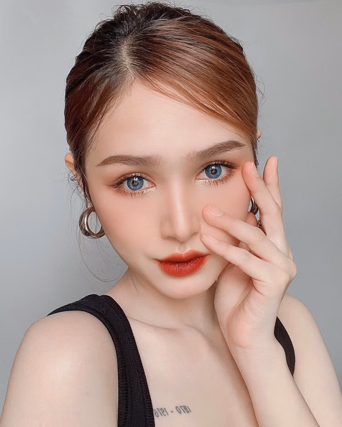 Mặc dù vướng phải nhiều lời dị nghị khi yêu và cưới nhau, nhưng vợ chồng Xemesis và Xoài Non vẫn đang cực kỳ mặn nồng. Ảnh: Tổng hợp