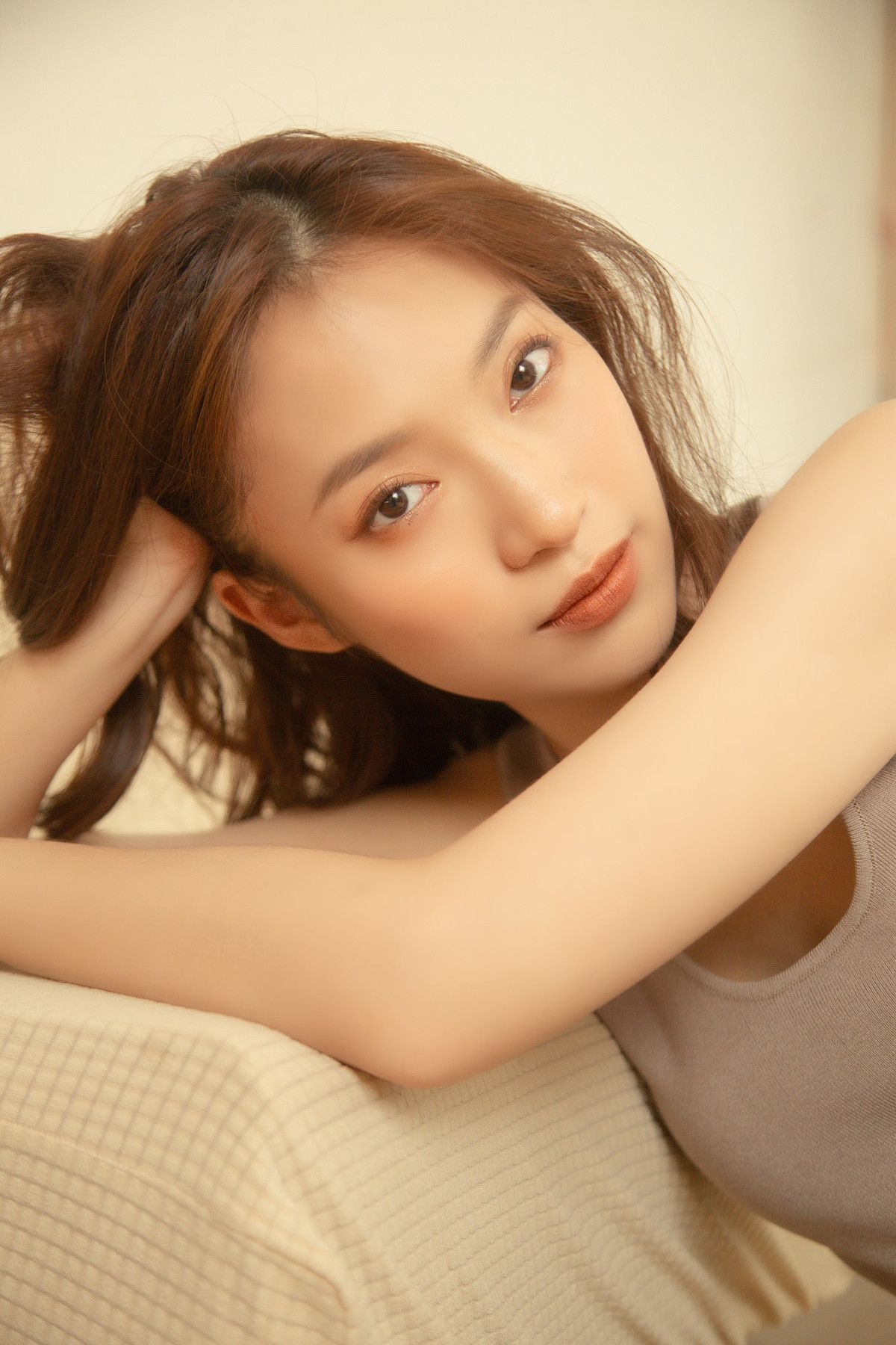 Sở hữu thu nhập khủng ở tuổi ngoài 20 đối với cô gái tài năng này là điều không phải quá khó, bởi vậy hiện tại Khánh Vy là một thần tượng mà nhiều bạn trẻ hướng tới.