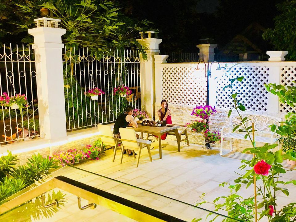 Bên cạnh đó, cặp vợ chồng này đã vướng vào không ít lùm xùm về phát ngôn của mình trên MXH. Ảnh: Tổng hợp