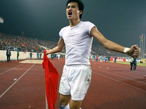 Bàn thắng "bằng vàng" của Công Vinh đưa Việt Nam lên ngôi vô địch AFF Suzuki Cup 2008.