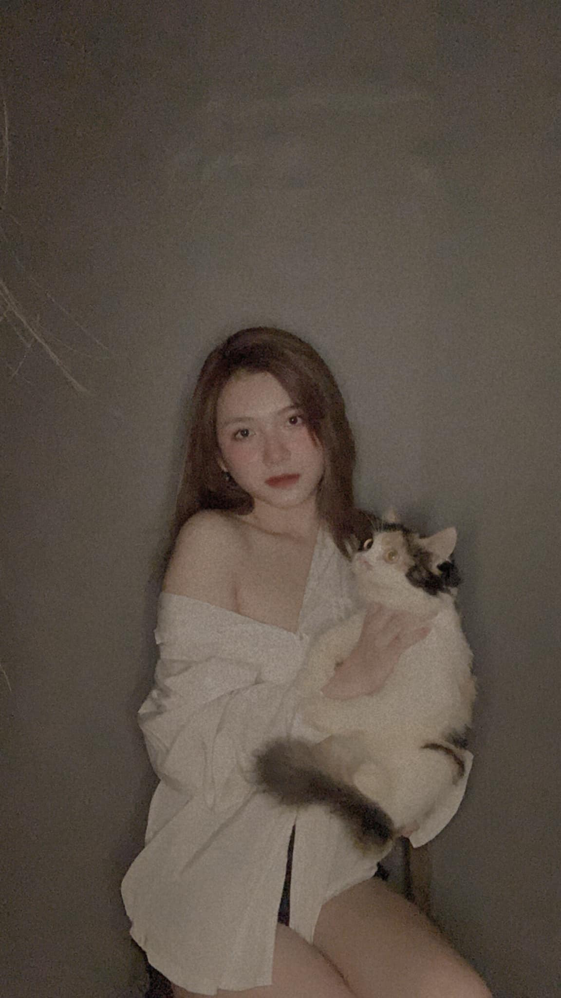 Phong cách làm việc chuyên nghiệp và tinh thần cầu tiến cũng là những điểm mạnh của người đẹp này, giúp cô gặt hái nhiều thành quả.