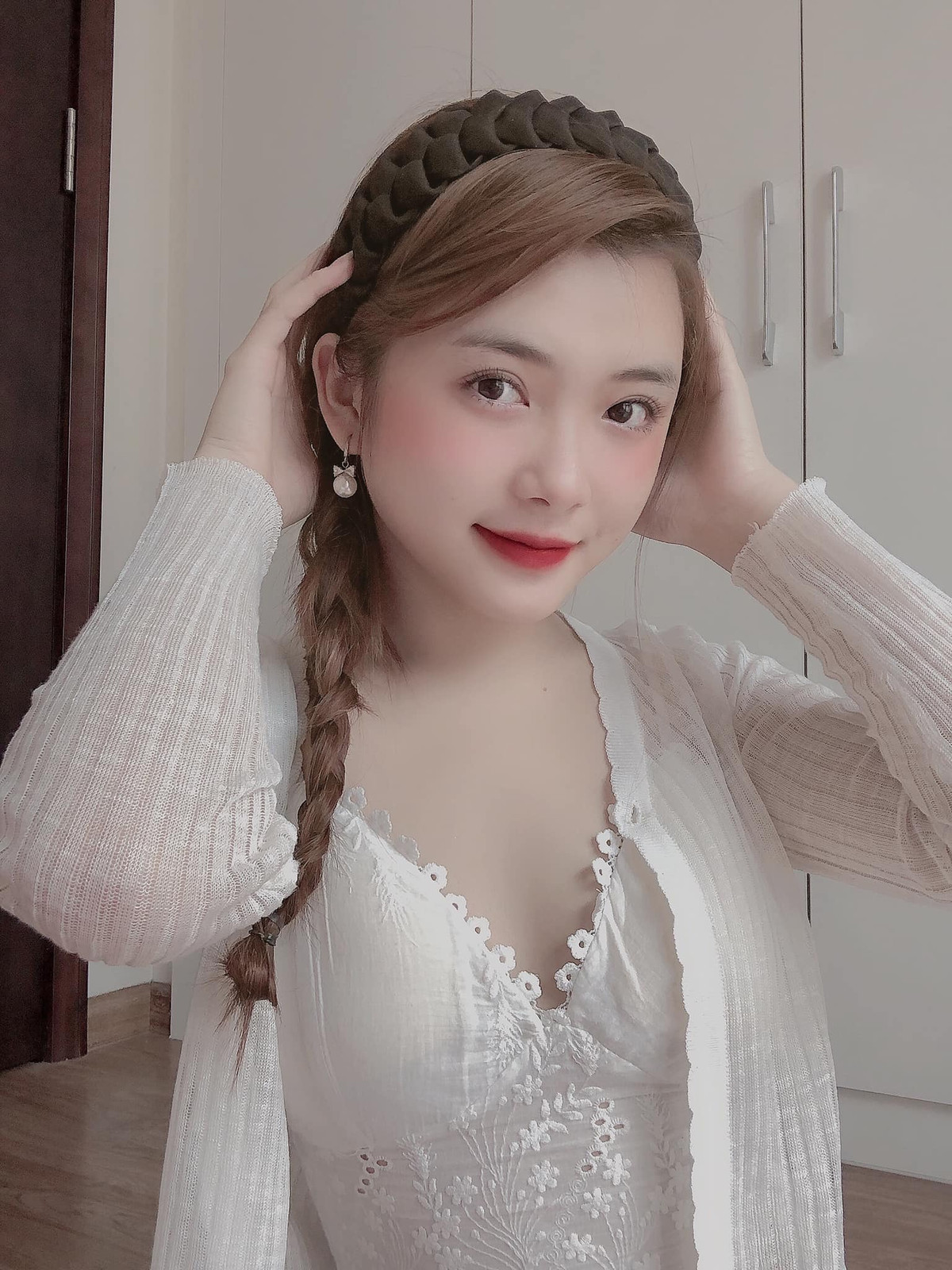 Không chỉ sở hữu ngoại hình xinh đẹp và nụ cười khả ái, hot girl 2K còn là một cô gái vô cùng tài giỏi.