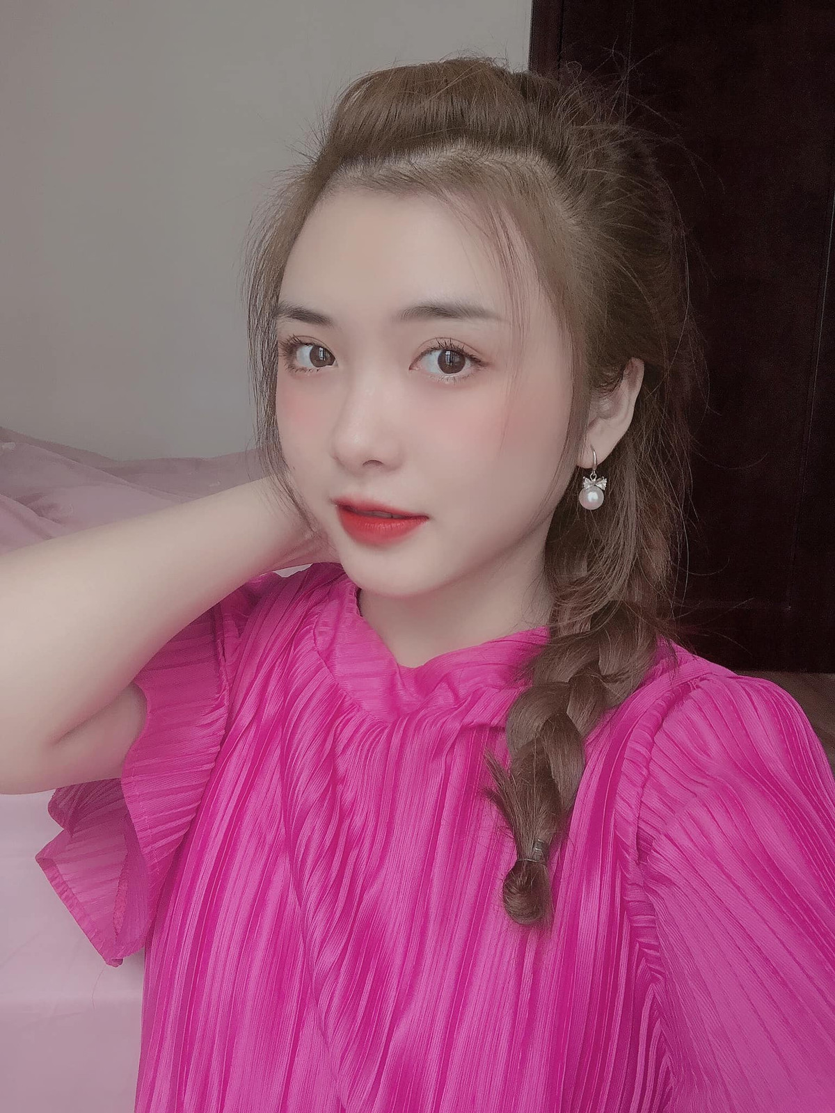 Nguyễn Thị Thêu sinh năm 2002 đến từ mảnh đất chè Thái Nguyên là hot girl gây chú ý trên MXH thời gian gần đây nhờ sở hữu ngoại hình xinh đẹp.