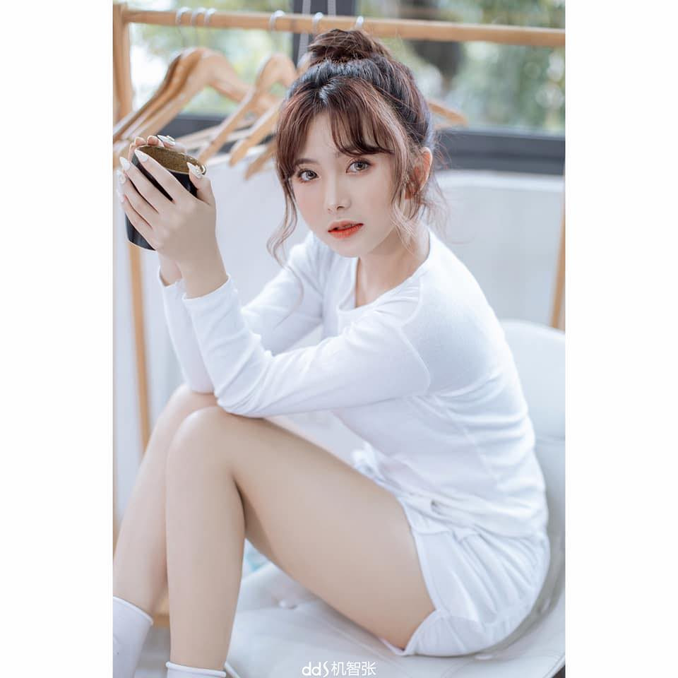 Ngoài ra, cô nàng còn có đam mê ẩm thực và du lịch khám phá Hà Nội. Ảnh: FBNV